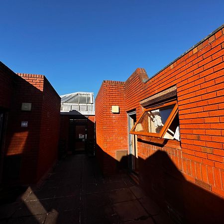 Two-Bedroom Flat Close To Uni & Shopping Center With Free Parking Coventry Extérieur photo